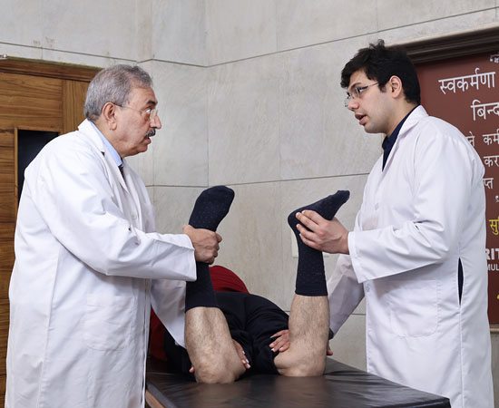 Knee Pain Specialist Meerut